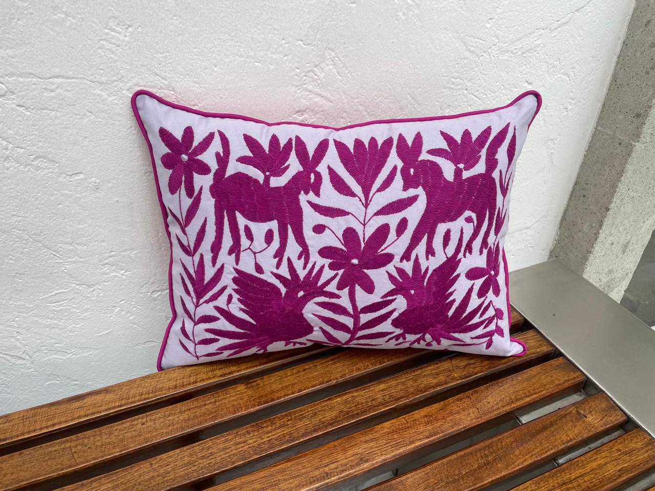 Cojín Otomí Bordado Flora y Fauna