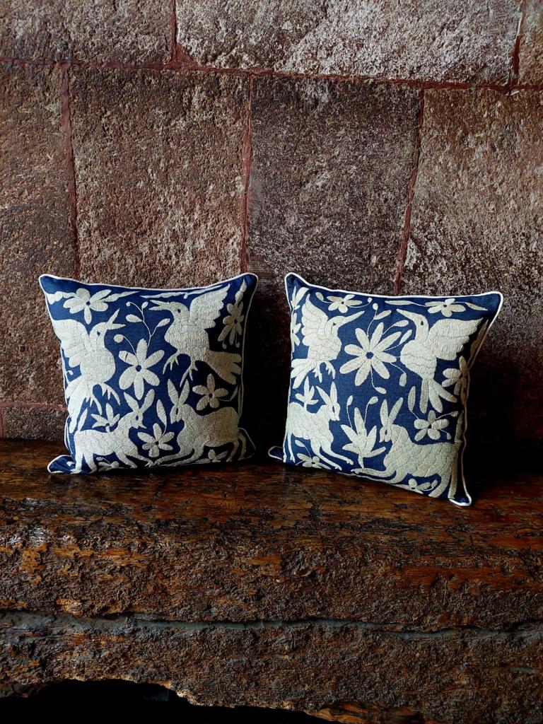 Cojín Otomí Bordado Flora y Fauna