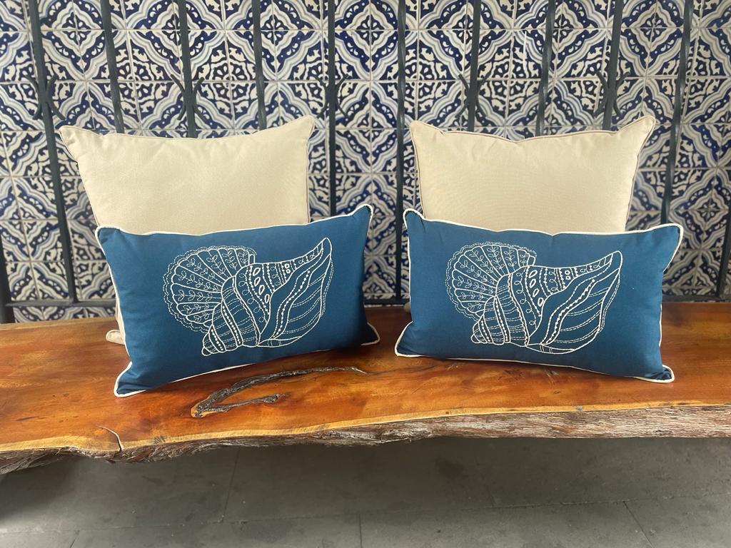 Cojín Mazahua Lumbar Bordado Caracolas