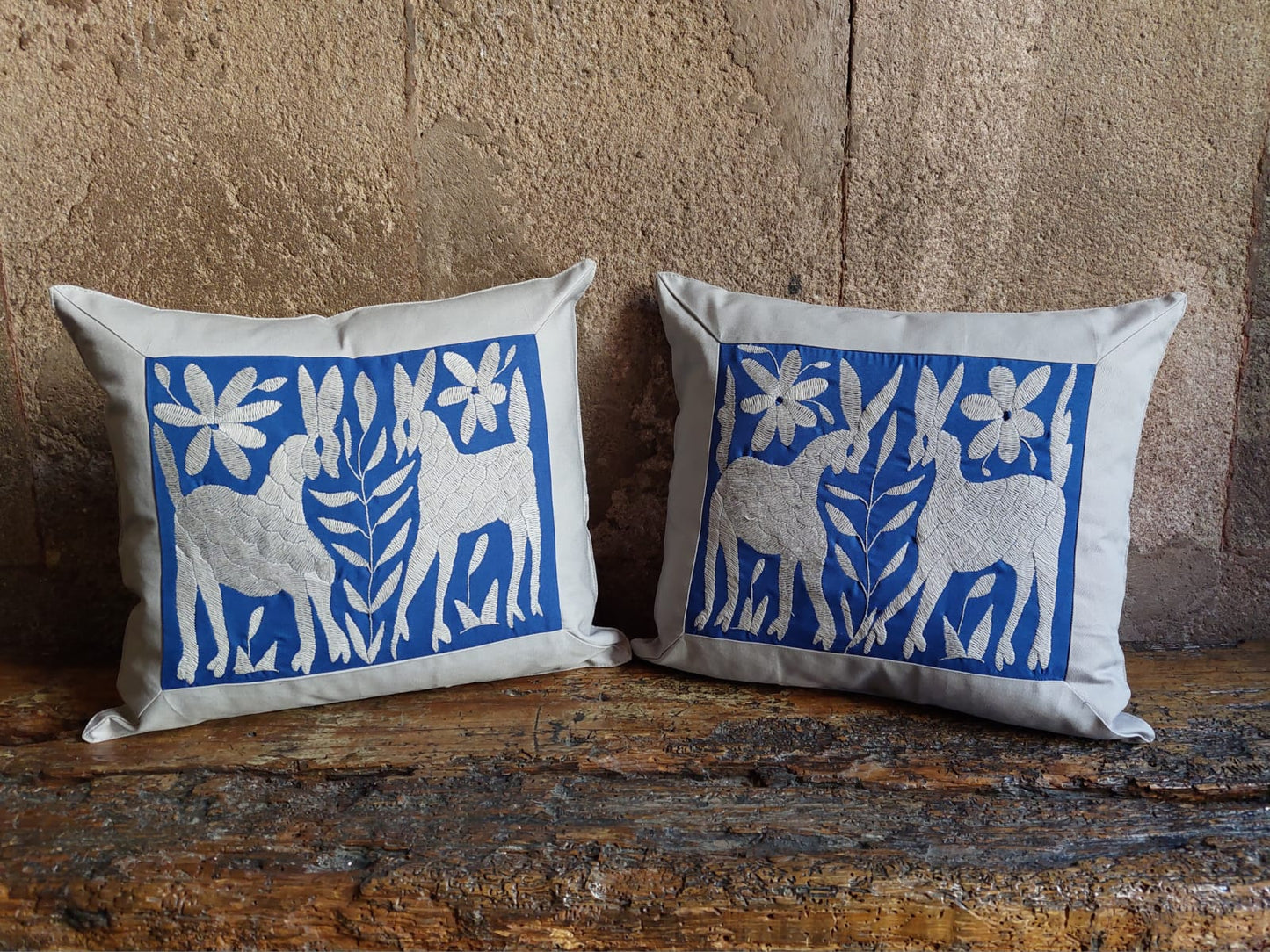 Cojín Otomí Bordado Flora y Fauna Con Marco