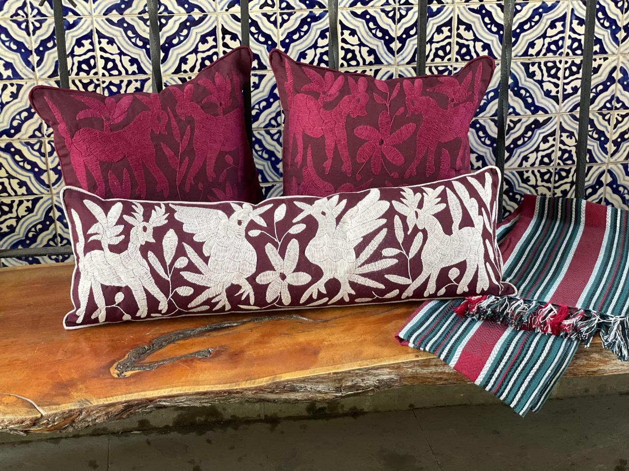 Cojín Otomí Bordado Flora y Fauna