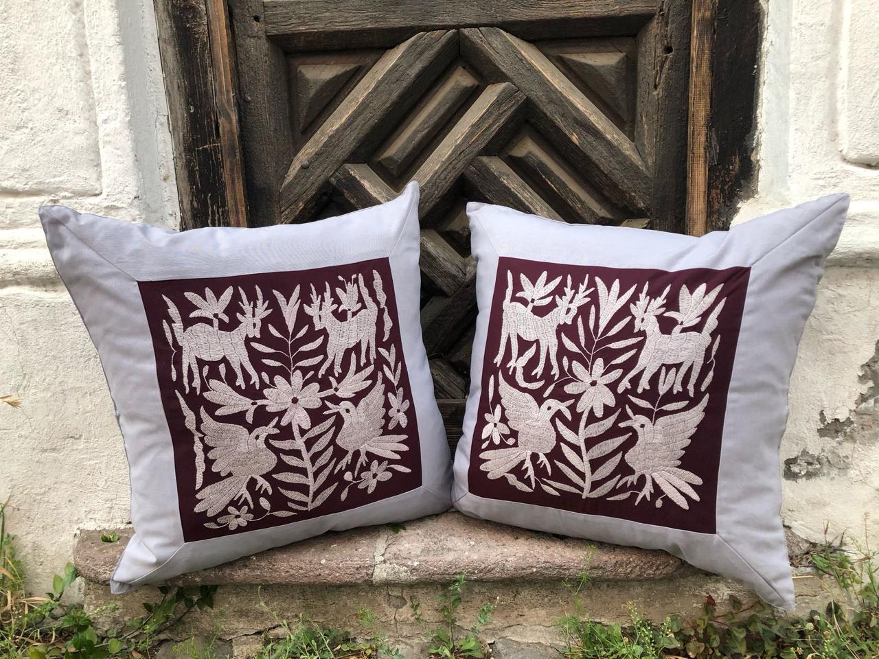 Cojín Otomí Bordado Flora y Fauna