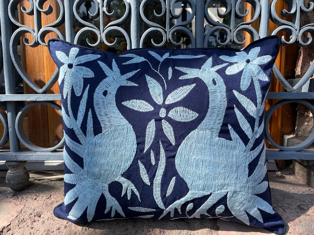 Cojín Otomí Bordado Flora y Fauna