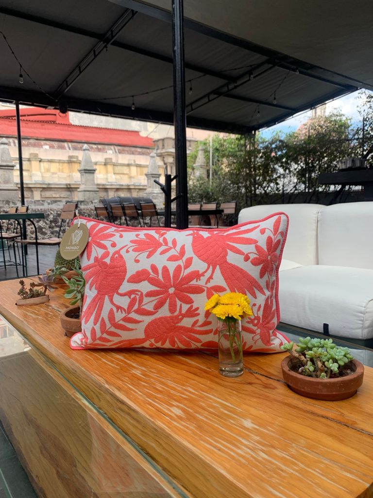 Cojín Otomí Bordado Flora y Fauna