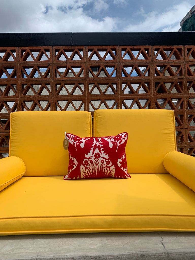 Cojín Otomí Bordado Flora y Fauna