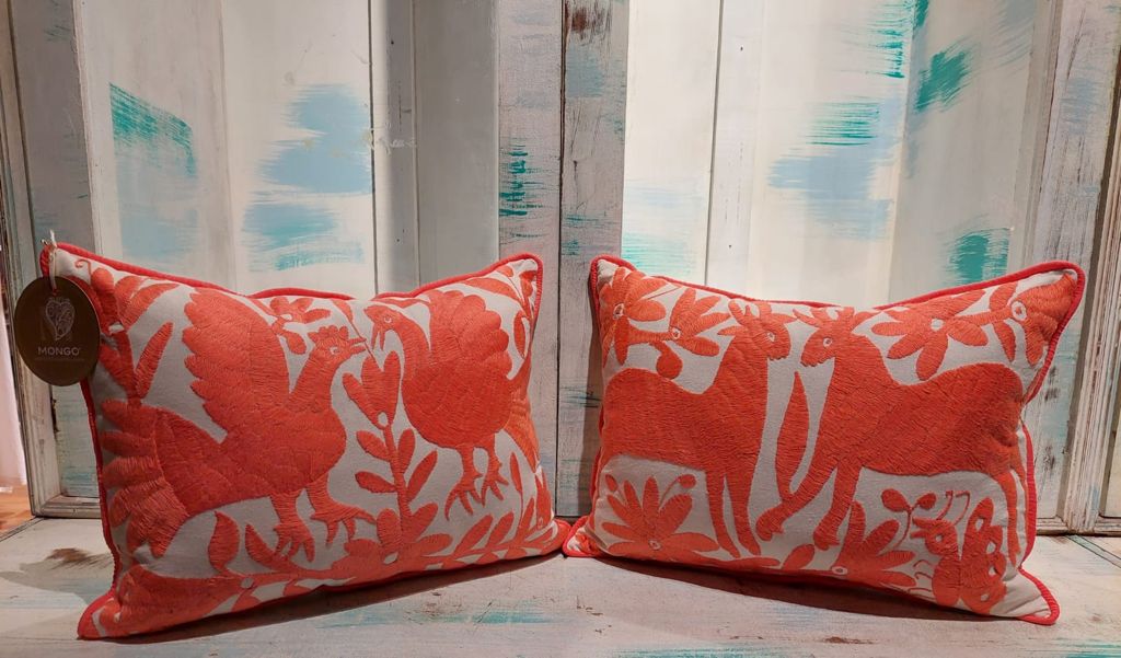 Cojín Otomí Bordado Flora y Fauna