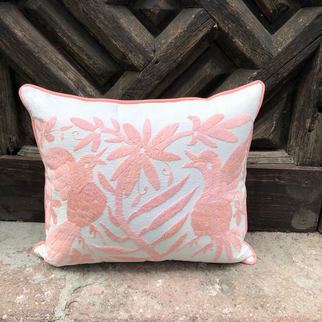 Cojín Otomí Bordado Flora y Fauna