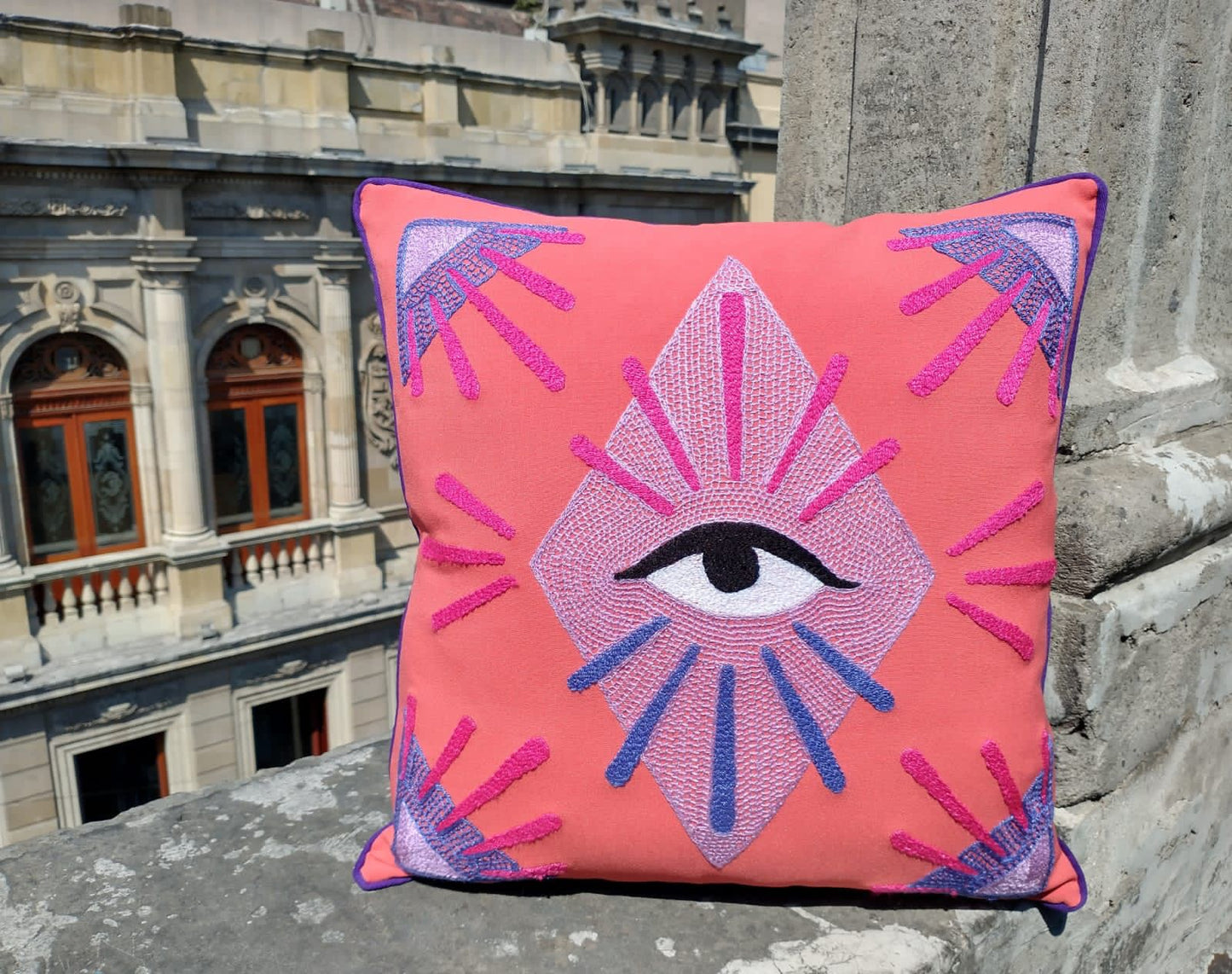 Cojín Mazahua Diamante y Ojo