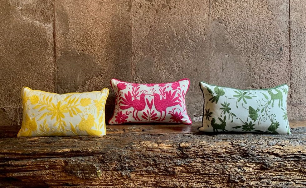 Cojín Otomí Bordado Flora y Fauna