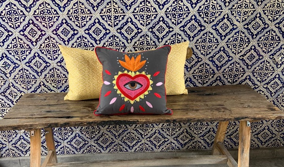 Cojín Mazahua Corazón Coronado