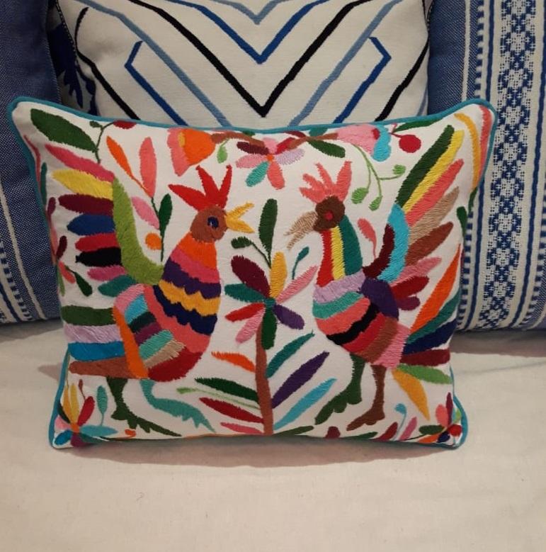 Cojín Otomí Bordado Flora y Fauna