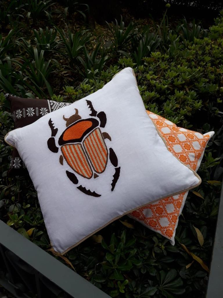 Cojín Mazahua Escarabajo