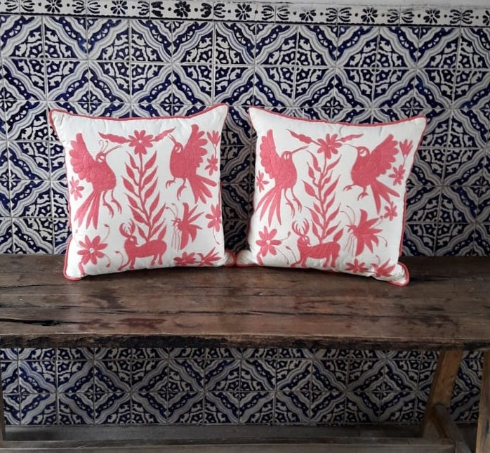 Cojín Otomí Bordado Flora y Fauna