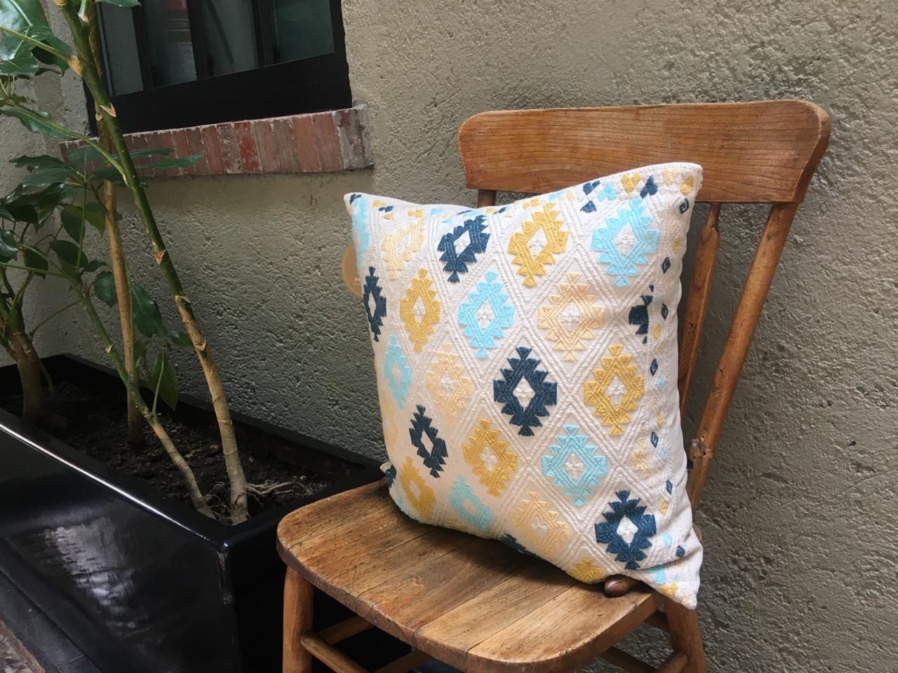 Cojín Telar de Cintura Brocado Universo Cruz