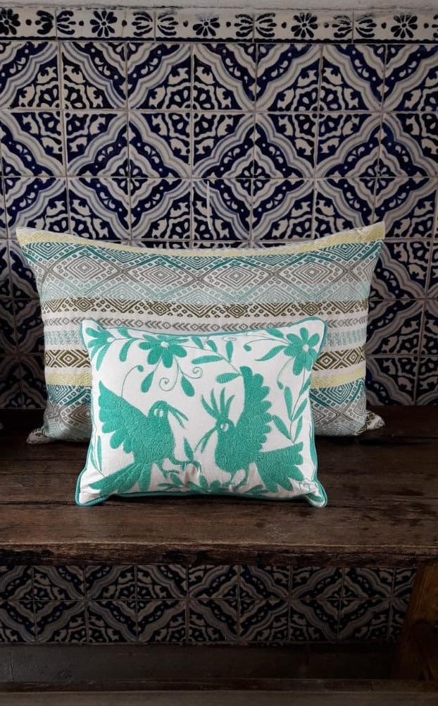 Cojín Otomí Bordado Flora y Fauna