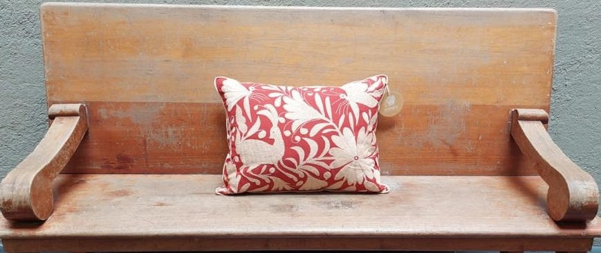 Cojín Otomí Bordado Flora y Fauna