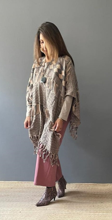Blusa/Poncho Luum Deshilado