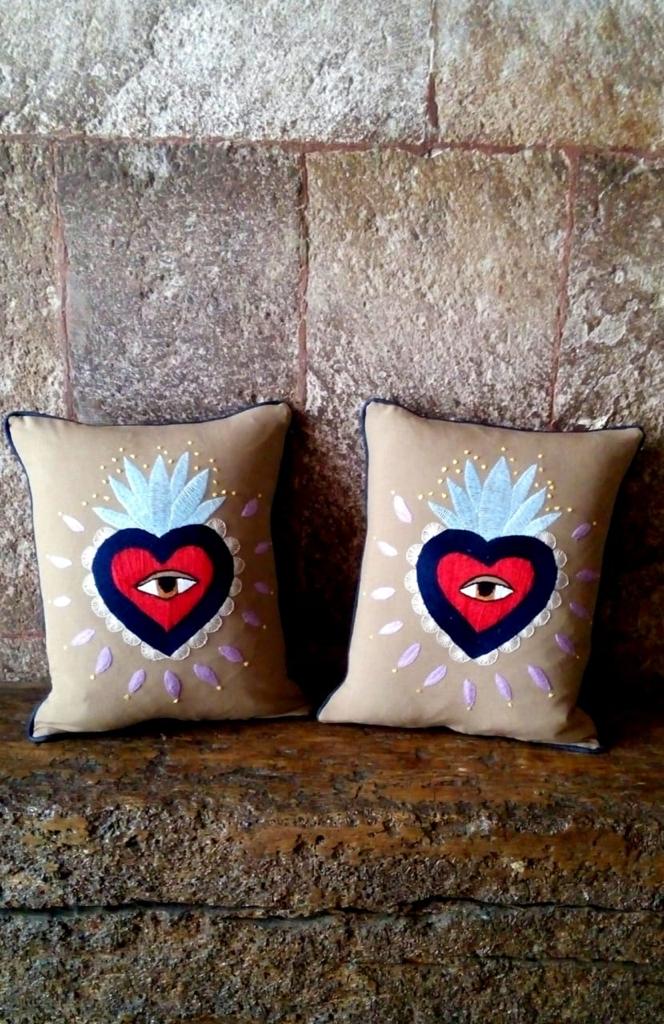 Cojín Mazahua Corazón Coronado