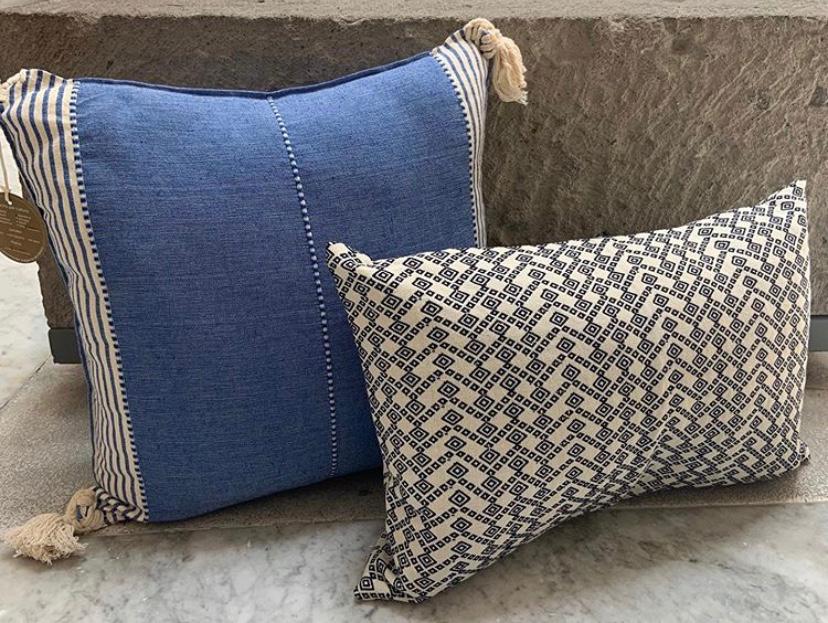 Cojín Zapoteco Pompones