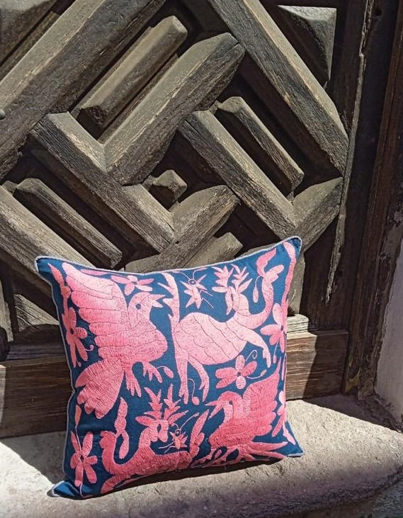 Cojín Otomí Bordado Flora y Fauna