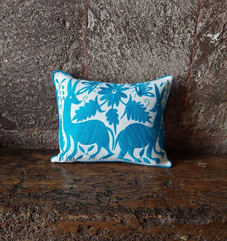 Cojín Otomí Bordado Flora y Fauna