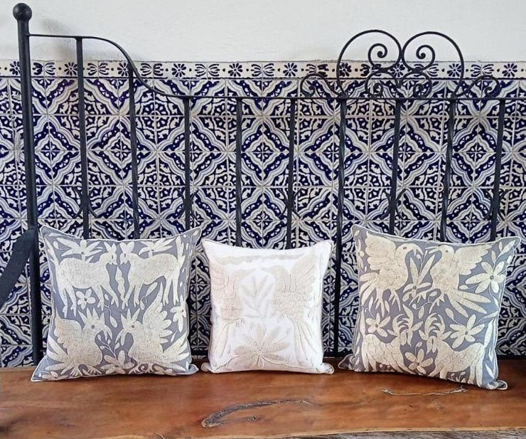 Cojín Otomí Bordado Flora y Fauna