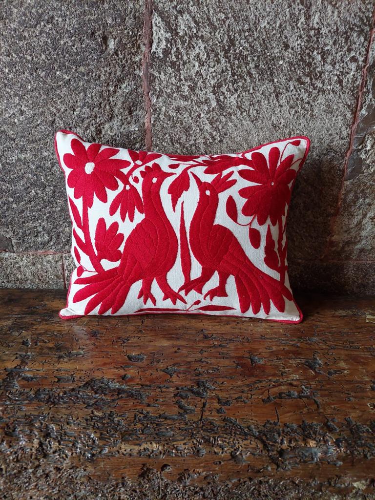 Cojín Otomí Bordado Flora y Fauna