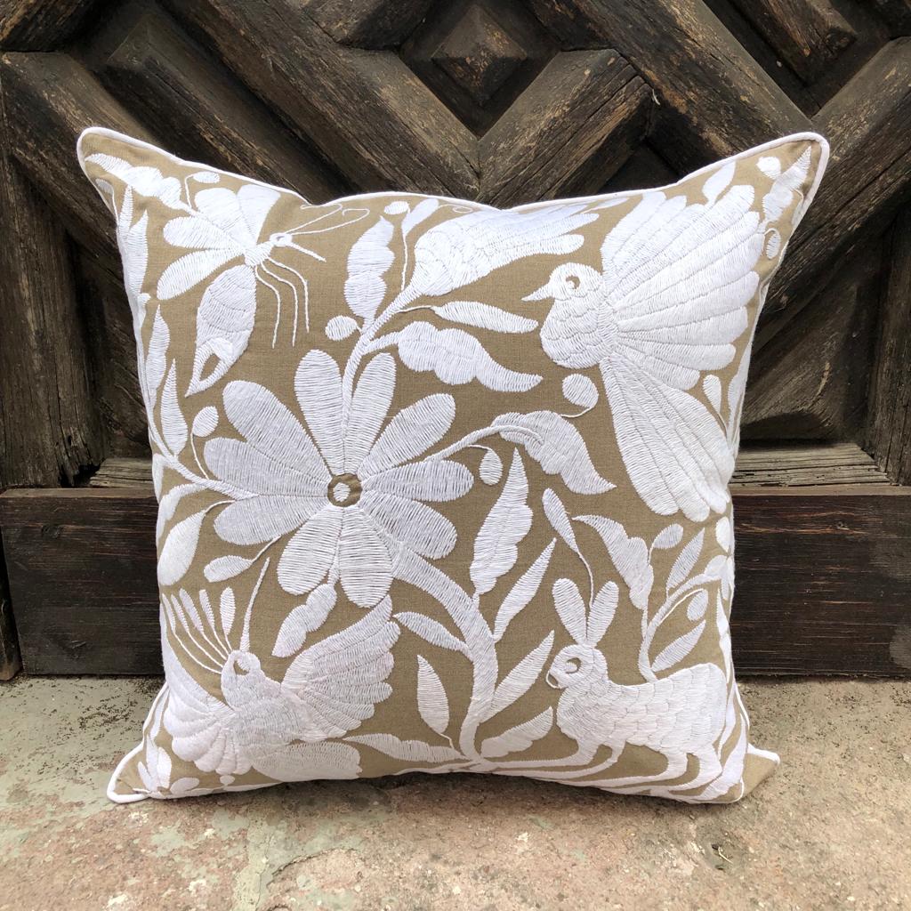 Cojín Otomí Flora y Fauna