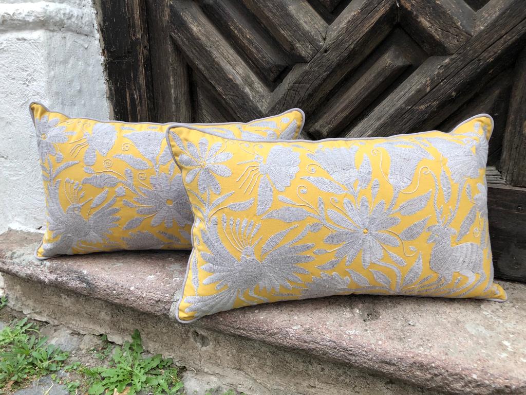 Cojín Otomí Bordado Flora y Fauna