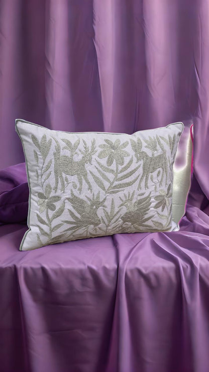 Cojín Otomí Bordado Flora y Fauna