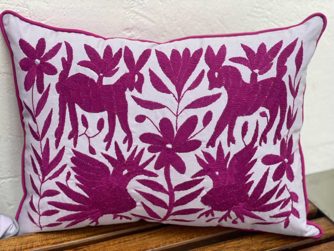 Cojín Otomí Bordado Flora y Fauna