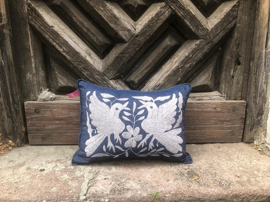 Cojín Otomí Bordado Flora y Fauna