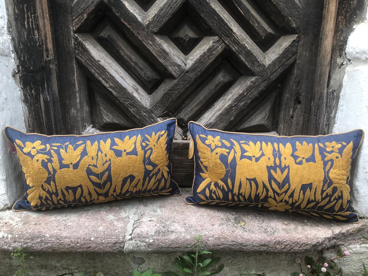 Cojín Otomí Bordado Flora y Fauna