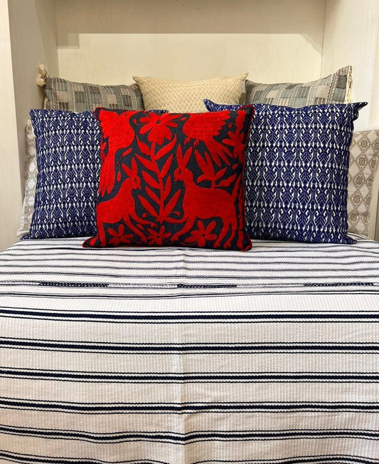 Cojín Otomí Bordado Flora y Fauna