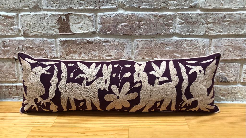 Cojín Doble Lumbar Otomí Bordado Flora y Fauna
