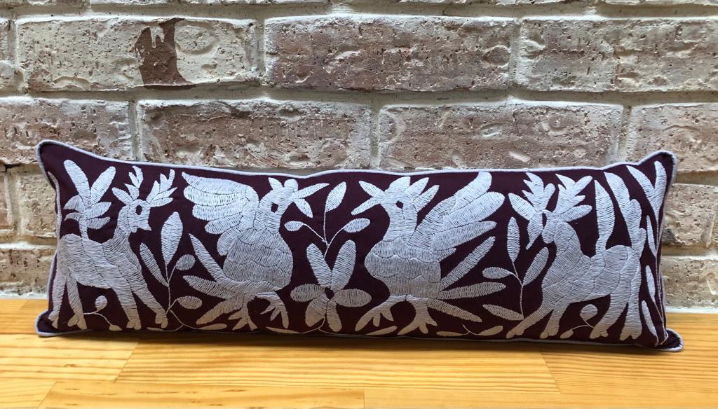 Cojín Doble Lumbar Otomí Bordado Flora y Fauna