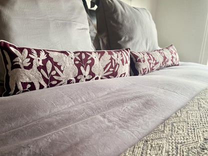 Cojín Doble Lumbar Otomí Bordado Flora y Fauna