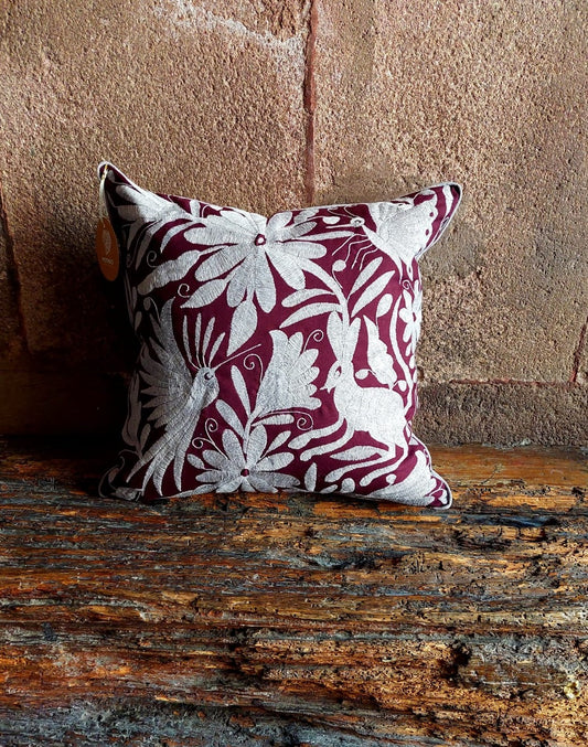 Cojín Otomí Bordado Flora y Fauna