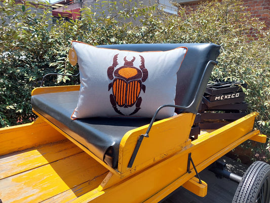 Cojín Mazahua Escarabajo