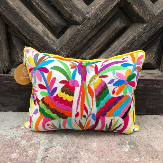Cojín Otomí Bordado Flora y Fauna