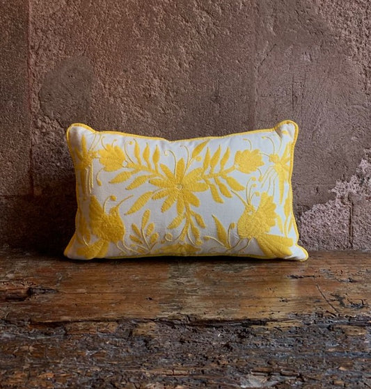 Cojín Otomí Bordado Flora y Fauna