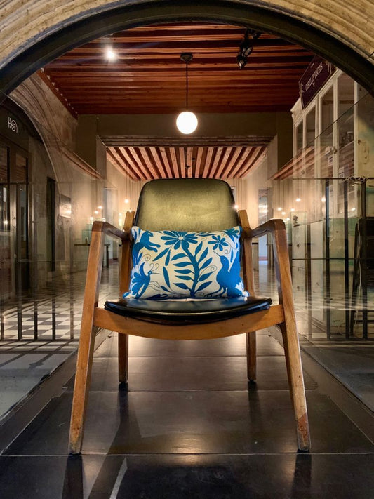 Cojín Otomí Bordado Flora y Fauna