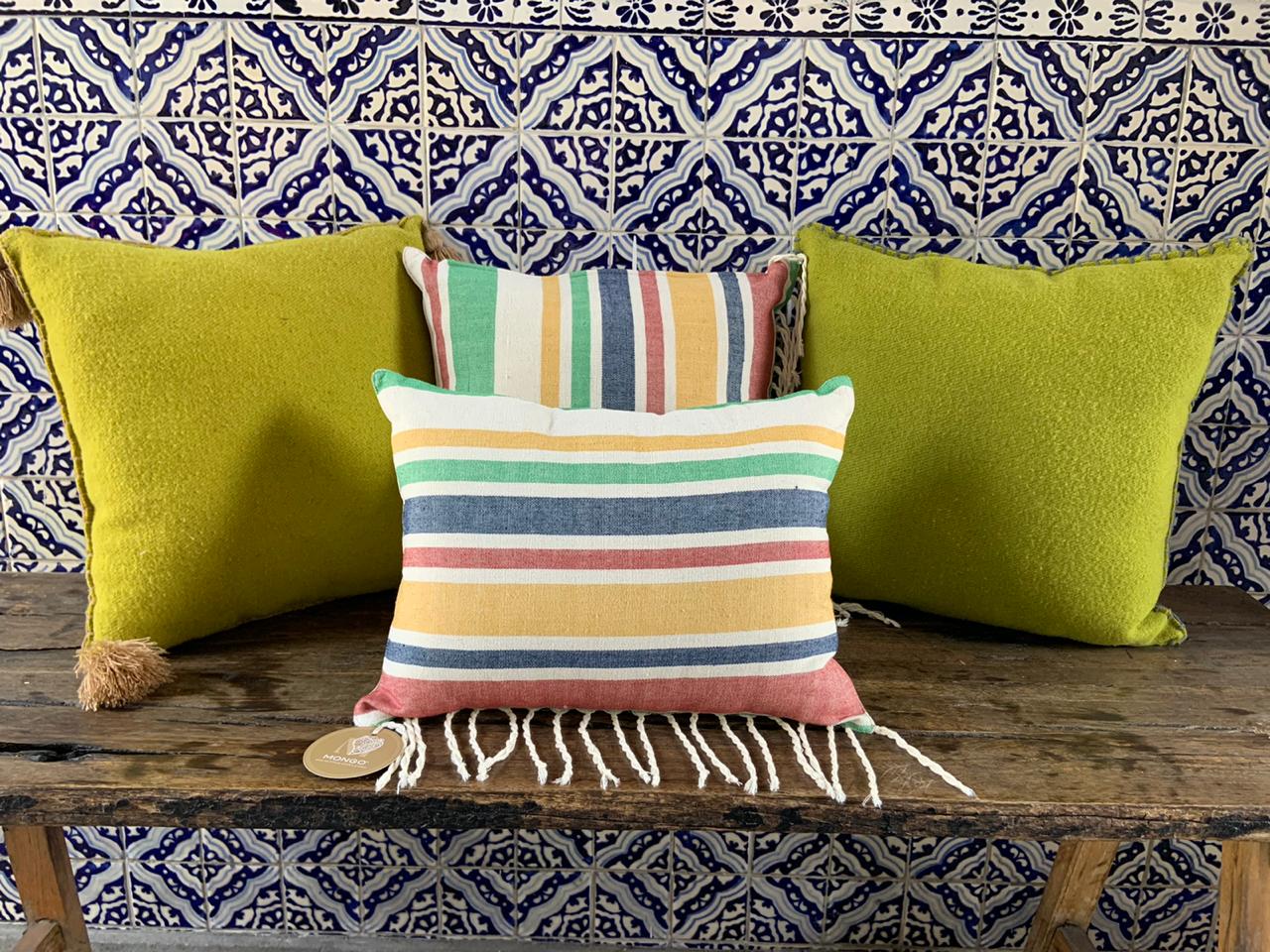 Cojín Lana Cuadrado Con Pompones