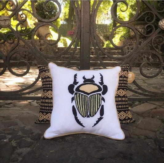 Cojín Mazahua Escarabajo