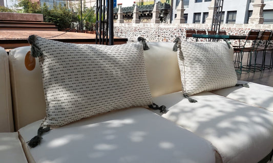 Cojín Zapoteco Pompones