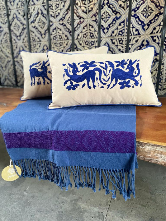 Cojín Otomí Lumbar Bordado Flora y Fauna Centrado