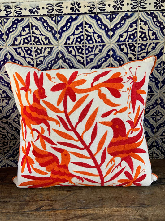 Cojín Otomí Bordado Flora y Fauna