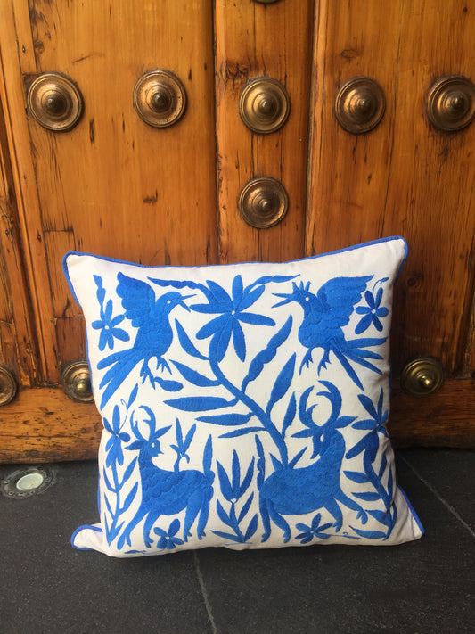 Cojín Otomí Bordado Flora y Fauna