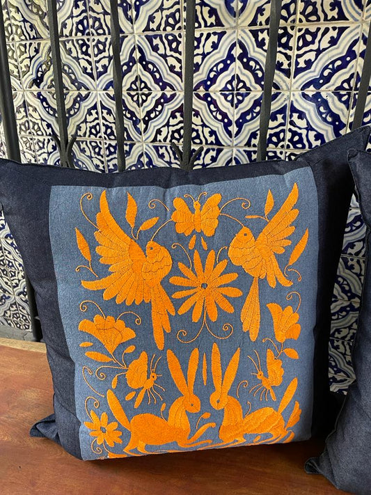 Cojín Otomí Bordado Flora y Fauna