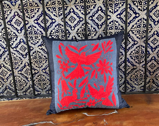 Cojín Otomí Bordado Flora y Fauna
